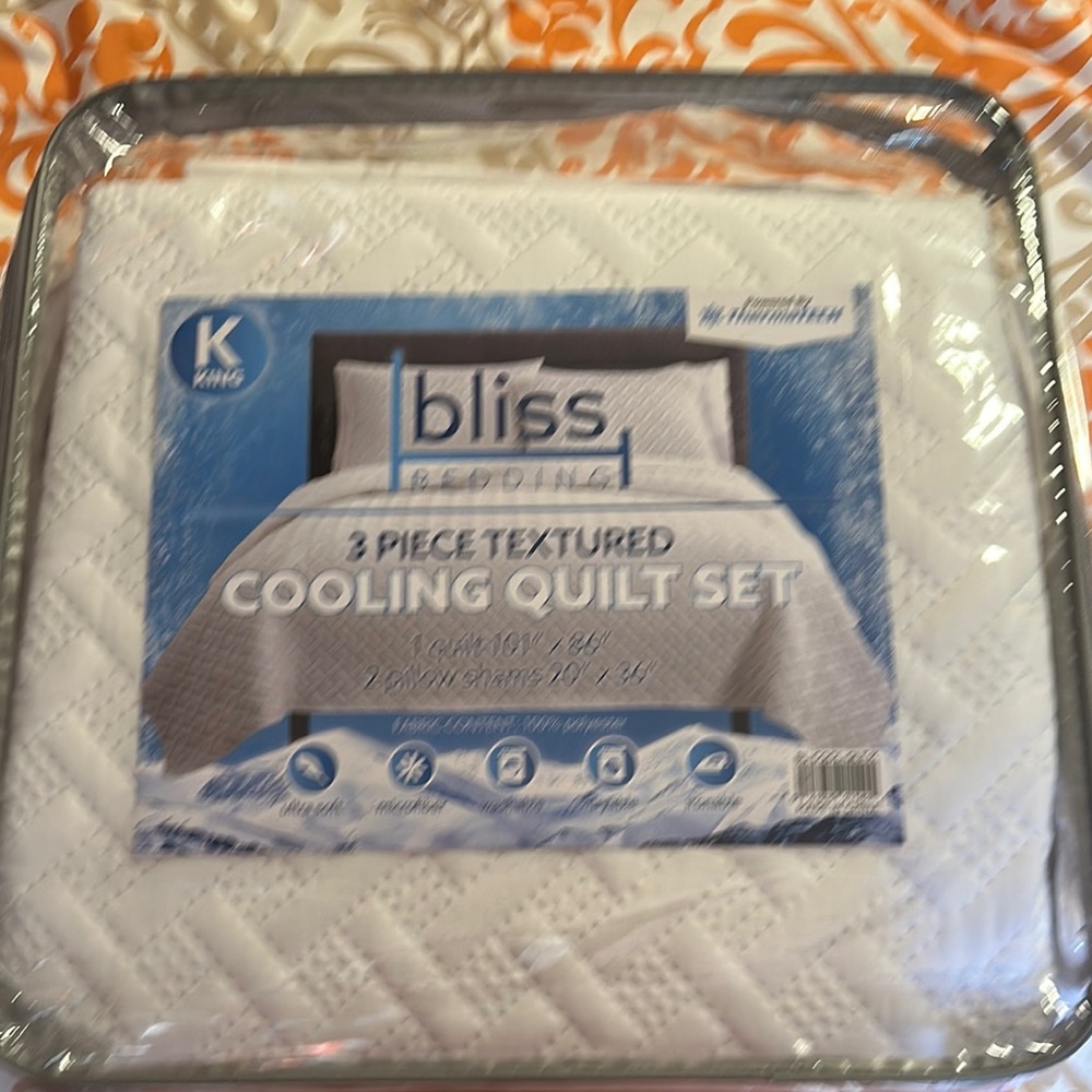 Bliss 3/Piece Textured Cooling Quilt Set - White